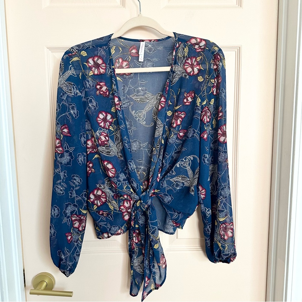 $5 SALE Blue floral tie front kimono top